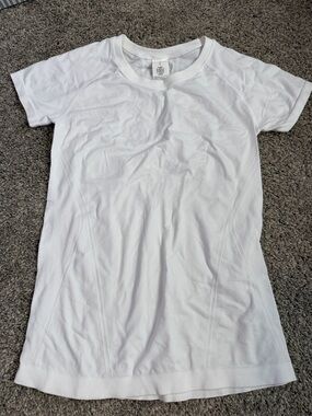 Athleta White Short Sleeve Compression Top, 100%